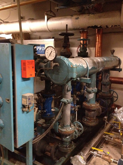 Shows a picture of the old pumping system on the left, and the new Sencillo™ pumping system on the right.